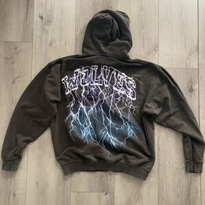 Dark Gray Darc Sport Hoodie with Wolves and Lightning Design - Size Large